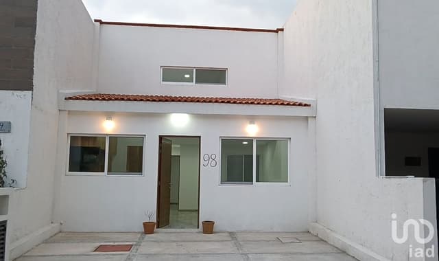 CASA EN VENTA CORREGIDORA PEDREGAL DE SHOENSTATT