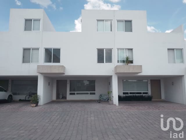 CASA EN RENTA CORREGIDORA QRO FRACCIONAMIENTO MANANTIALES