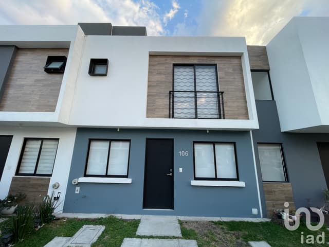 Casa equipada en Renta 2 Recámaras + Alcoba en Zakia Condominio Allegro I.