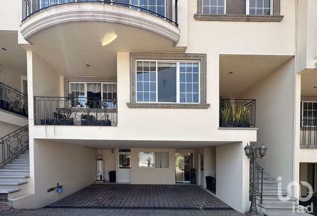 Casa en venta en Hacienda de Las Palmas Huixquilucan, México