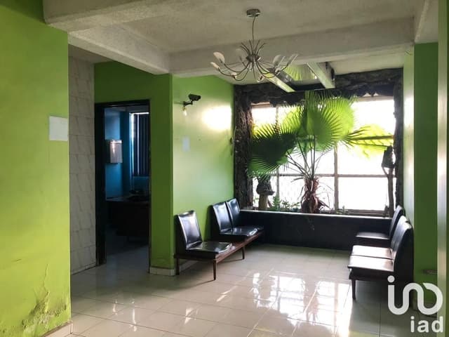 Casa/Edificio en venta en Jardines de Santa Clara, Ideal para Negocio o Hogar