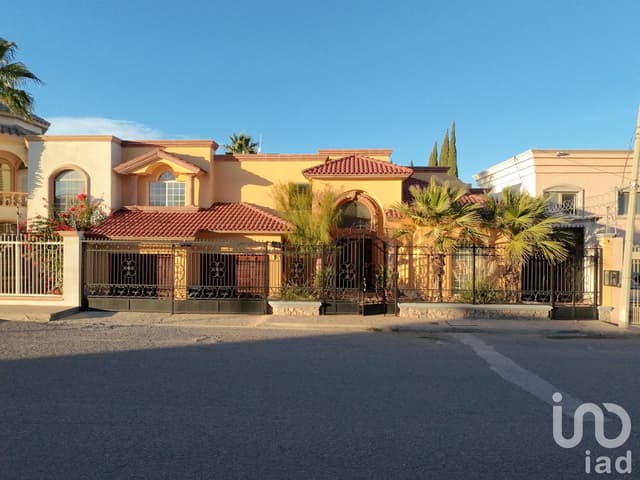 Residencia de lujo en venta, muy amplia, excelente ubicación, construcción y acabados de primera