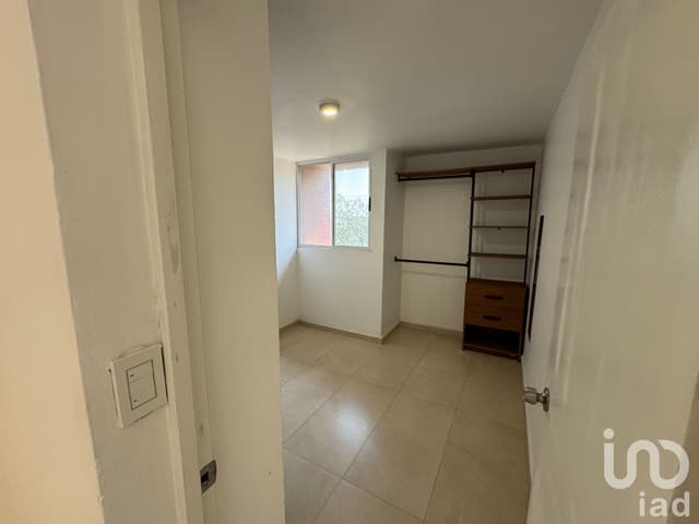 Venta de Departamento de 2 niveles en Villa Dorada.