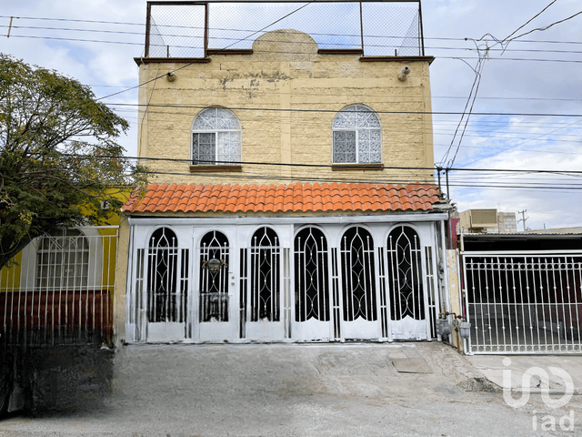 CASA EN VENTA EN OASIS REVOLUCION POR BLVD ZARAGOZA SECTOR GRAN PATIO ZARAGOZA