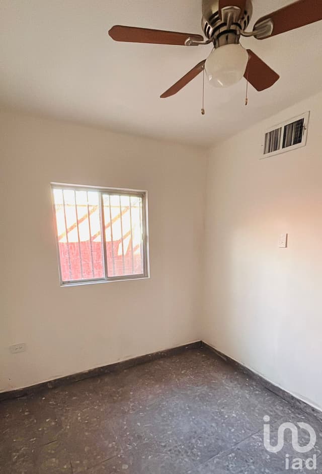 CASA EN VENTA EN MORELOS CERCA DE SORIANA HENEQUEN REMODELADA ACEPTAMOS INFONAVIT