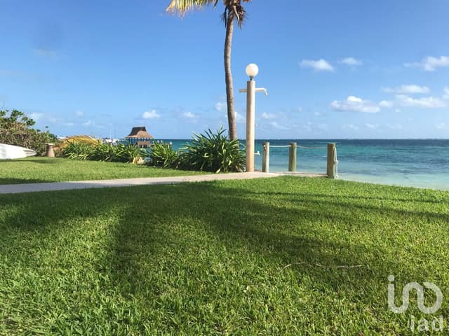 DEPARTAMENTO AMUEBLADO EN RENTA A PIE DE PLAYA PUERTO JUAREZ CANCUN