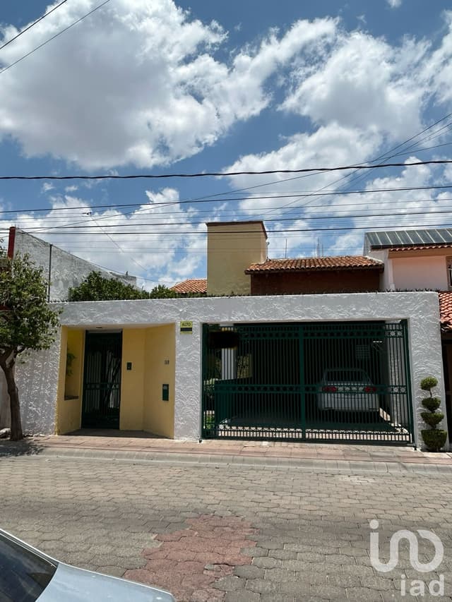 CASA EN VENTA EN JARDINES DE LA CONCEPCION 2DA SECCIÓN